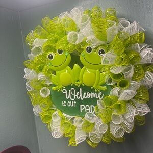Frog Welcome Wreath with Mesh Accents